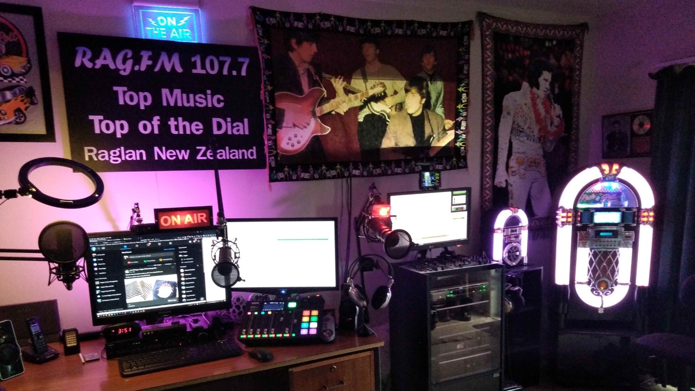 RAG-FM 107.7  Raglan New Zealand banner